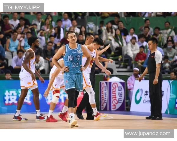 南京篮球队在杯赛中的灵活战术与团队配合分析