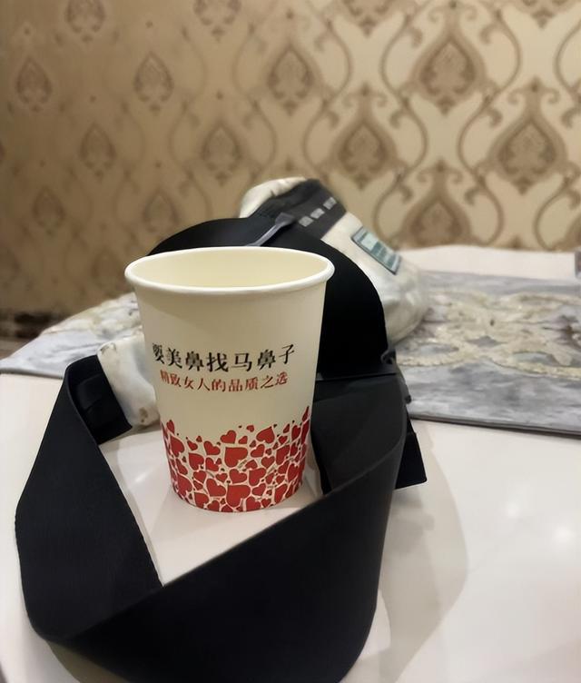 威尼斯超市女老板被口腔大夫1天做12项美容手术称隆胸后假体分裂维权反被打(图2)
